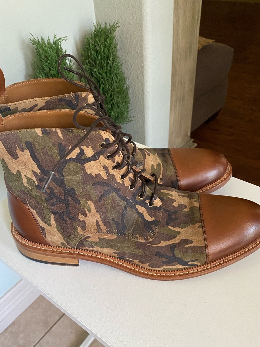 Taft Troy Boots in a camouflage fabric  size 10